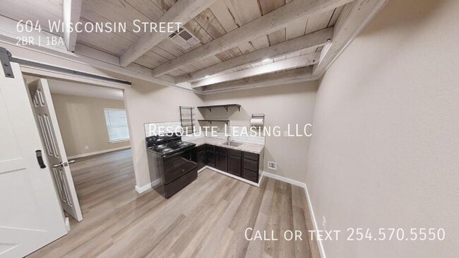 Building Photo - 604 Wisconsin St