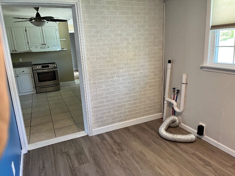 Building Photo - 502 N Gilmer Park