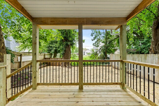 Building Photo - 317 Ross Ave