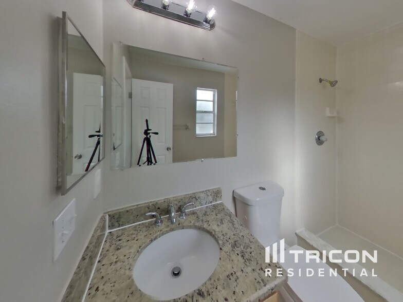Building Photo - 4513 Cabbage Palm Dr