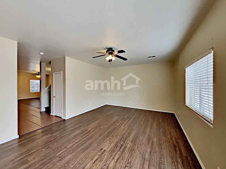 Building Photo - 15421 N 169th Ln