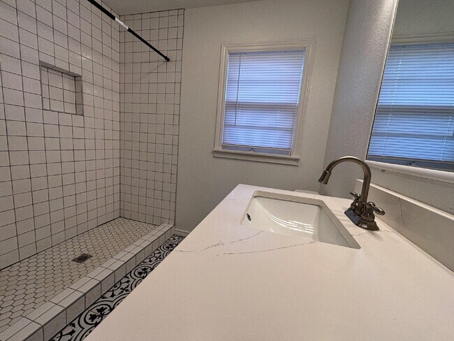 Building Photo - 1915 46th St