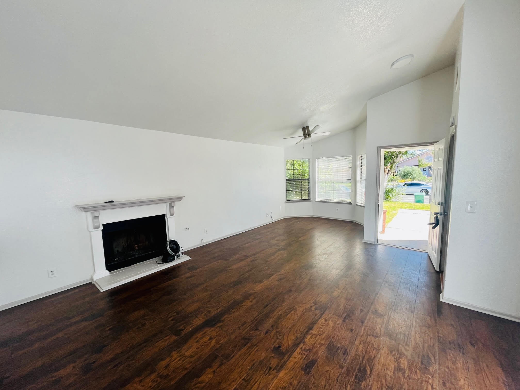 Building Photo - 42933 Guyman Ave
