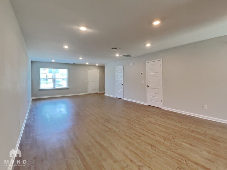 Building Photo - 11 Cardinal Ct