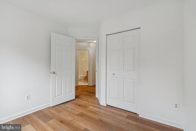 Building Photo - 46858 Lawnes Creek Terrace