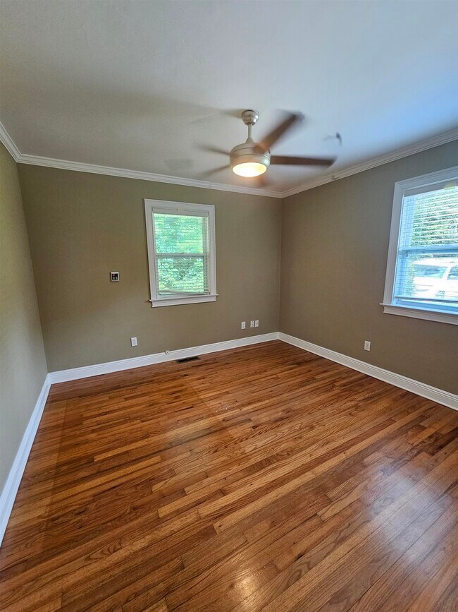 Building Photo - 850 Brookwood Dr