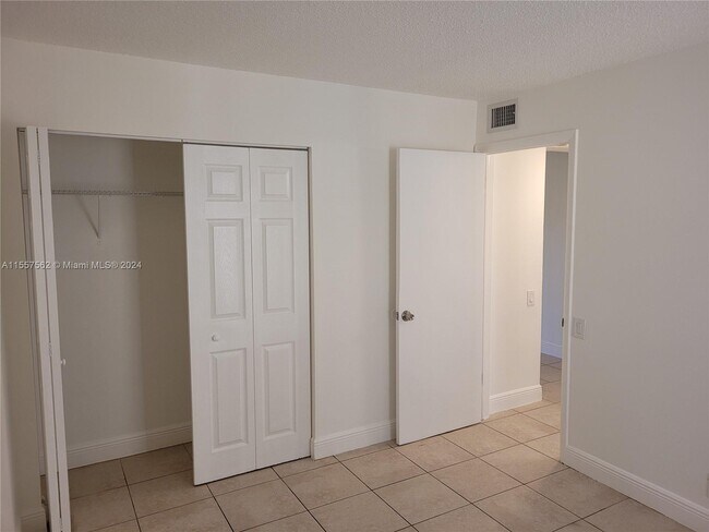 Building Photo - 4455 Treehouse Ln