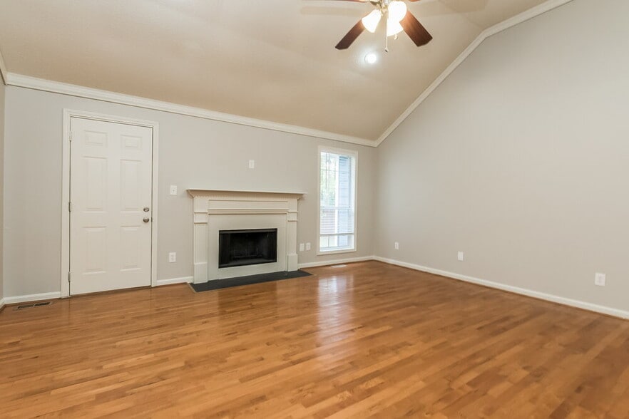 Building Photo - 2663 Candler Dr