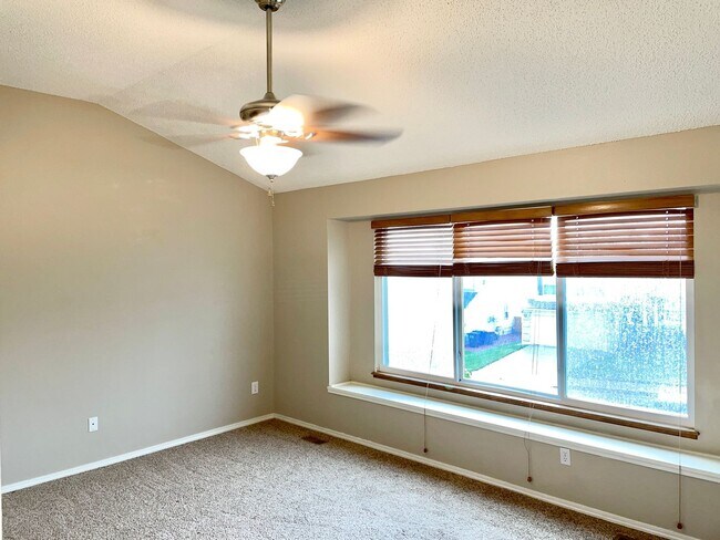 Building Photo - FANTASTIC 4 BEDROOM IN FAIRFAX