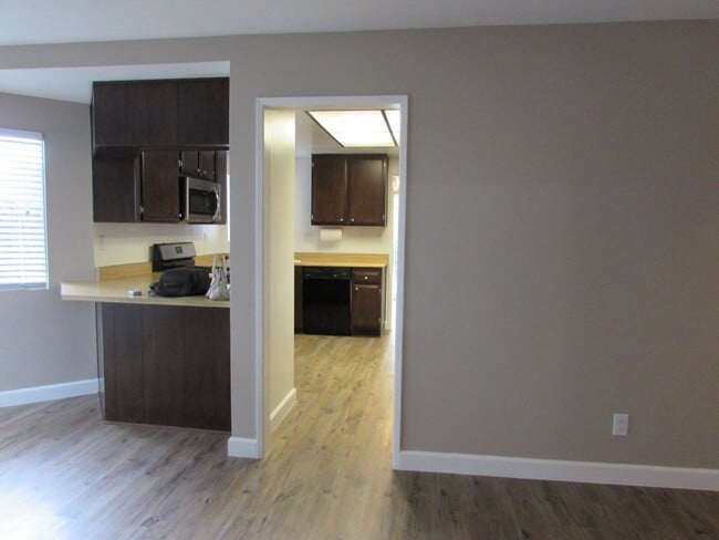 Building Photo - Open house SAT 8/2 2-3:30pm Spacious home/...