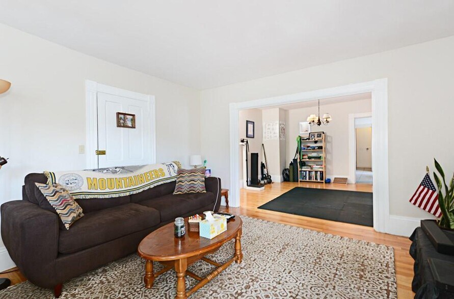 Building Photo - 20 June St