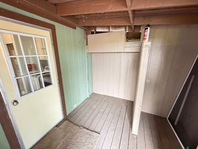 Building Photo - Secluded country home w/ 2-car garage