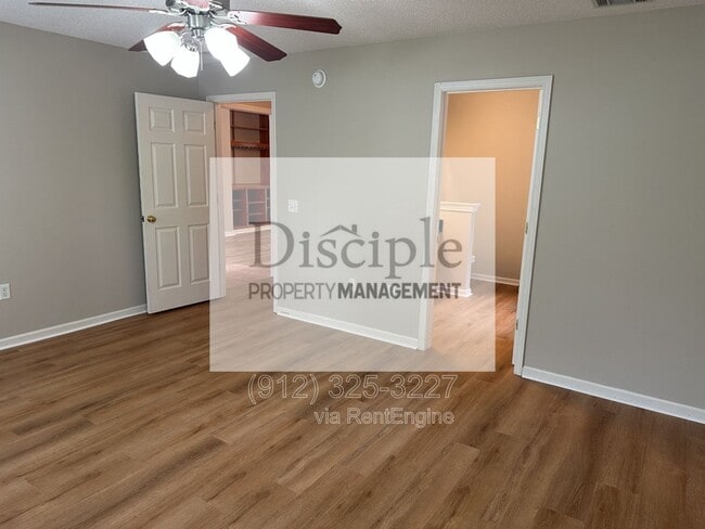Building Photo - 355 Shady Oak Cir