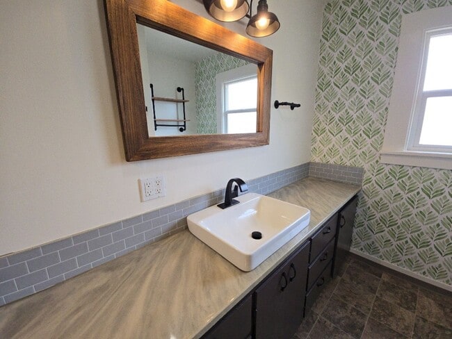 Building Photo - Beautifully remodeled 2BD/1BA Scotia home
