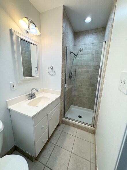 Building Photo - 1008 Huntingdon Dr