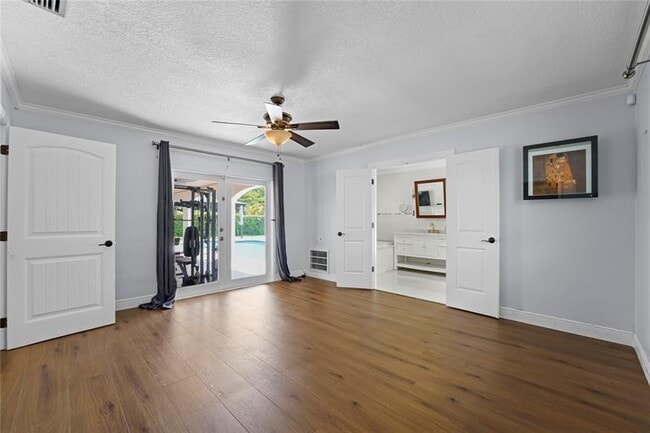 Building Photo - 1120 E Tropical Way