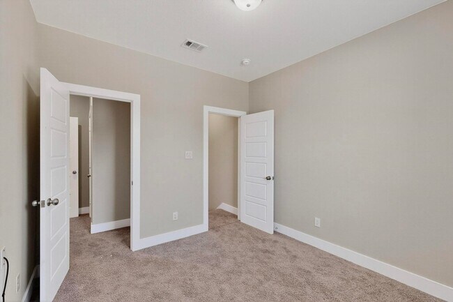 Building Photo - 1703 Ash Crescent St
