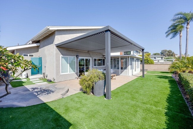 Building Photo - Enjoy the view from this 4 bedroom home with solar and overlooking the lagoon in quiet neighborhood