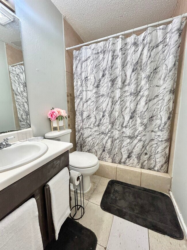 Building Photo - 1219 Willow St