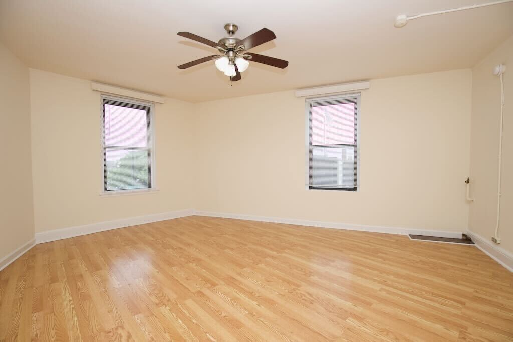 Building Photo - 3335 W Diversey Ave