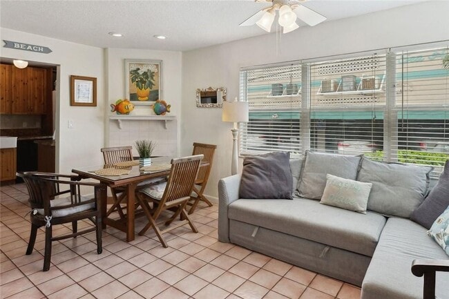 Building Photo - 301 Van Buren St