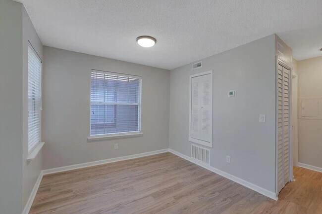 Building Photo - 1215 Waterville Ct