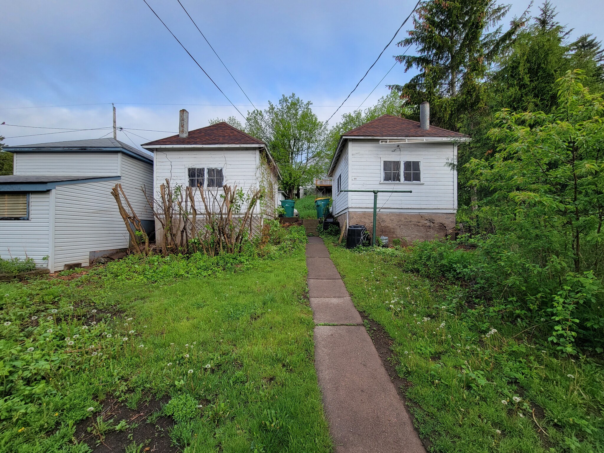 Building Photo - 1127 E 6th St