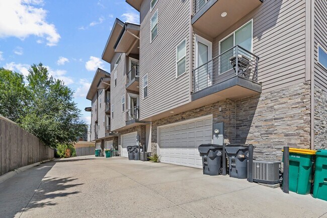 Building Photo - 3553 S Emerson St