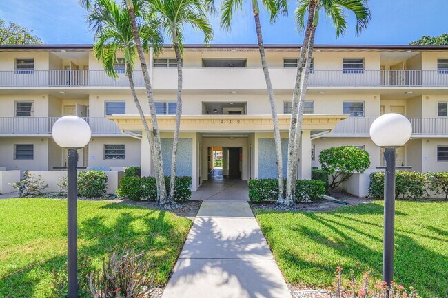 Building Photo - 1020 Palm View Dr