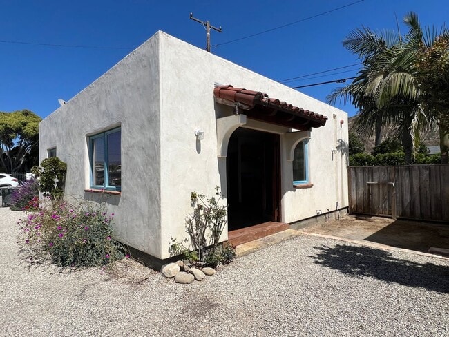 Building Photo - Charming Spanish Style Bungalow in West Ve...