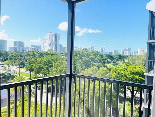 Building Photo - 3301 N Country Club Dr