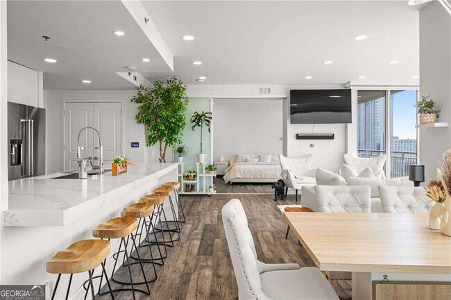 Building Photo - 3338 Peachtree Rd