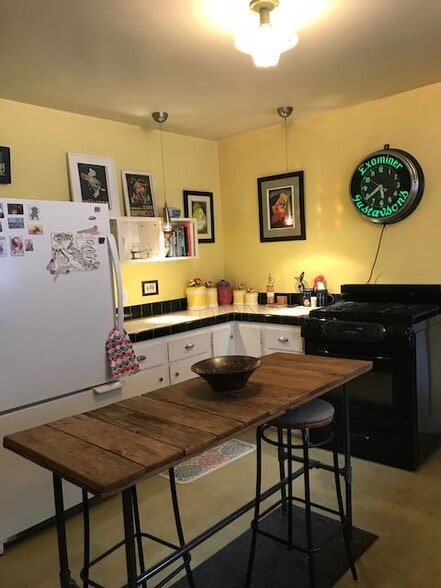 Building Photo - 4112 SE 24th Ave