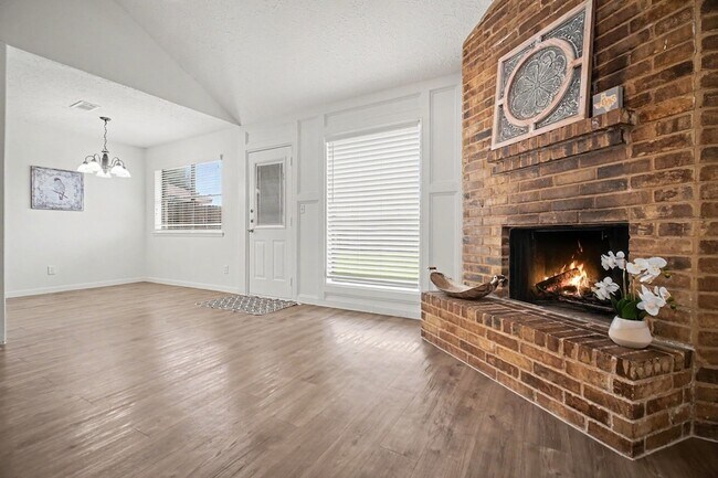 Building Photo - 1227 Mission Dr