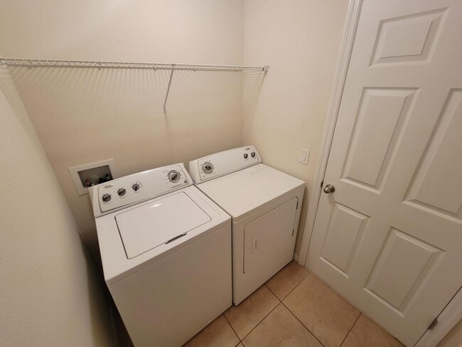 Building Photo - Hey! Yes ! You !