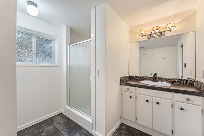 Building Photo - 4-Bedroom Luxury Home for Rent by Portland Golf Club