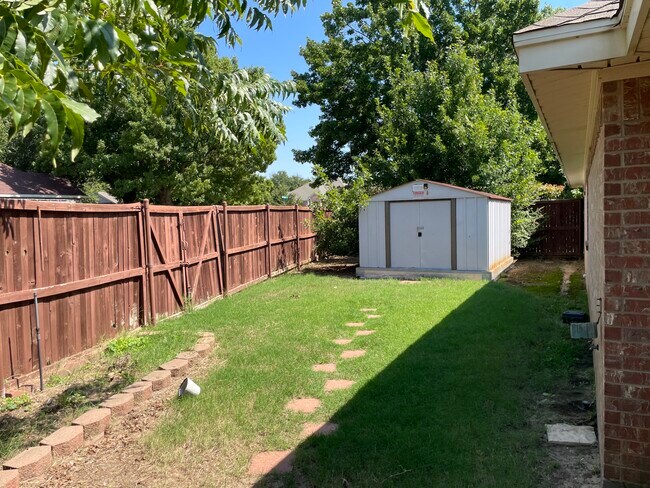 Building Photo - 3014 S Manor Ct