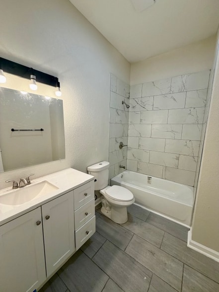 Building Photo - 2000 Homan Ave