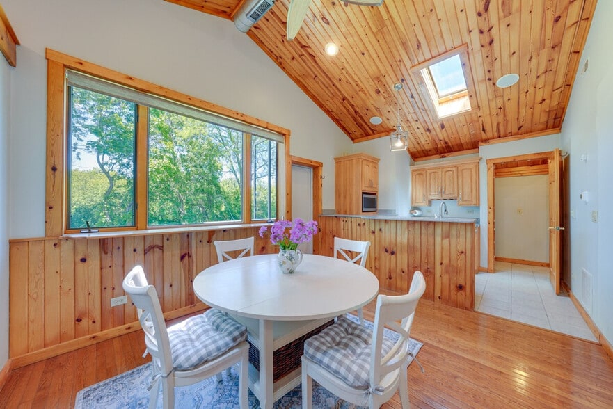 Building Photo - 27W172 Galusha Ave