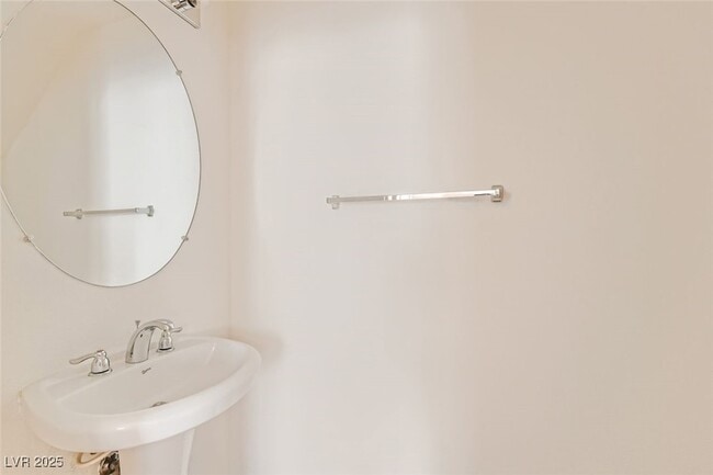 Building Photo - 3645 Lakeside Villas Ave