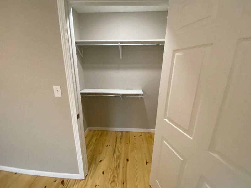 Building Photo - 80 Redwood Ln