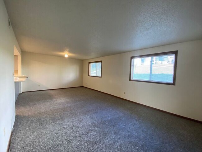 Building Photo - $1,250 | 2 Bedroom, 1 Bathroom Condo | Cat Friendly* | Available for Immediate Move In!