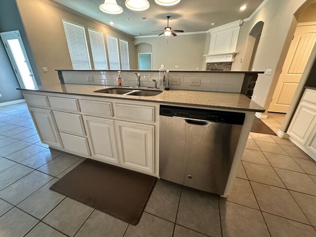 Building Photo - 4 bed 2 bath in Edmond