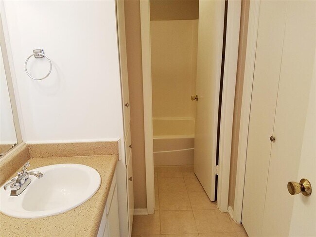 Building Photo - 3513 Westchester Ave