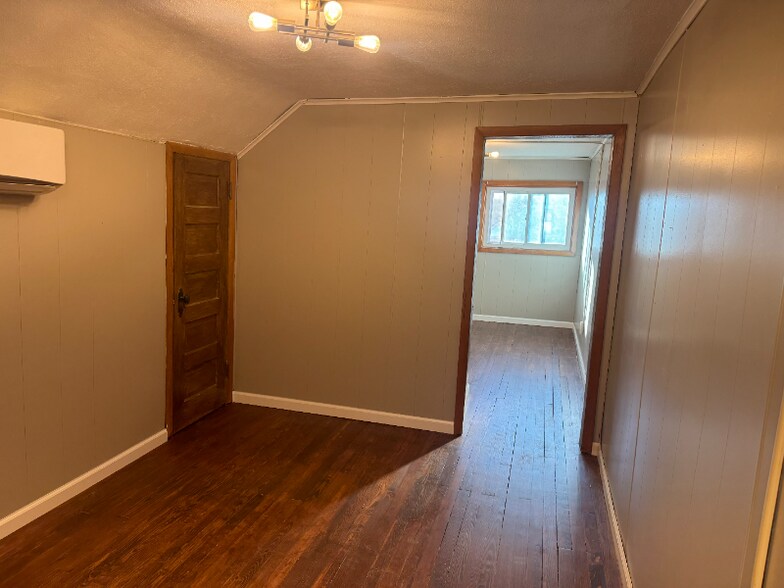 Building Photo - 21 S Loveland Ave