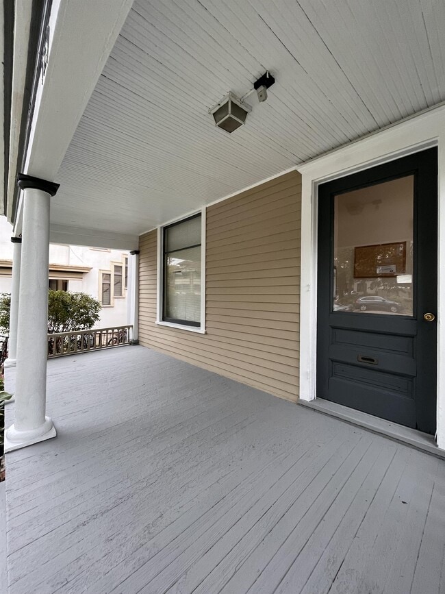Building Photo - 129 E Gorham St