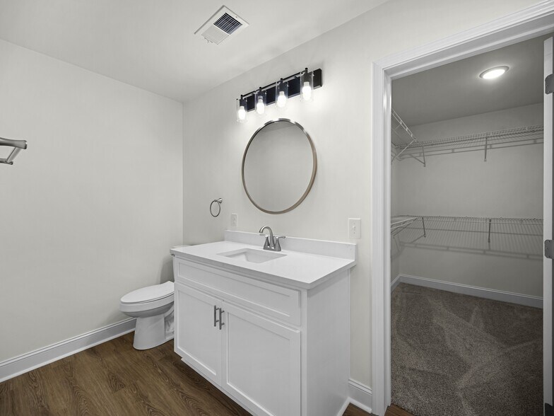 Building Photo - 307 W King St