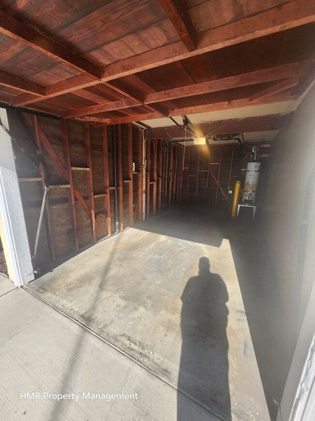 Building Photo - Beautilful 1-bedroom Upstairs Apartment in Pomona