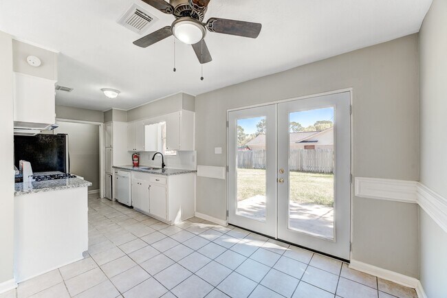 Building Photo - 15914 Timber Valley Dr