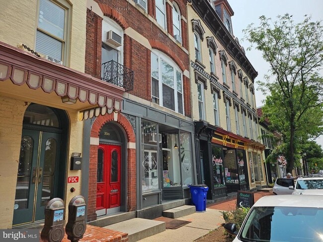 Primary Photo - 334 N Market St